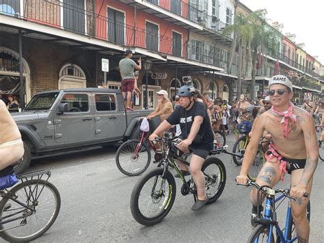 world naked bike ride women|Photos: The World Naked Bike Ride in New Orleans brings。